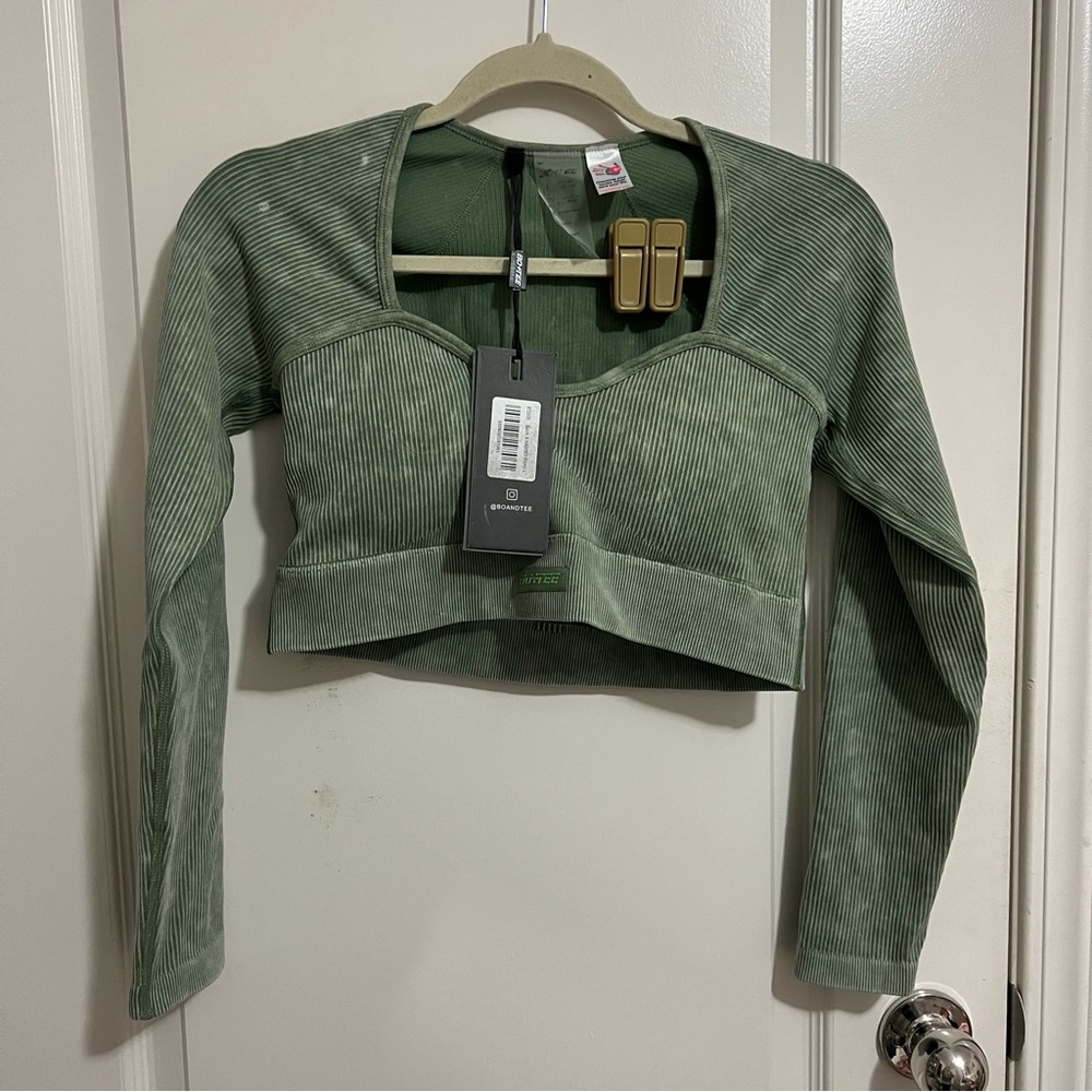 Bo and Tee long sleeve sports bra